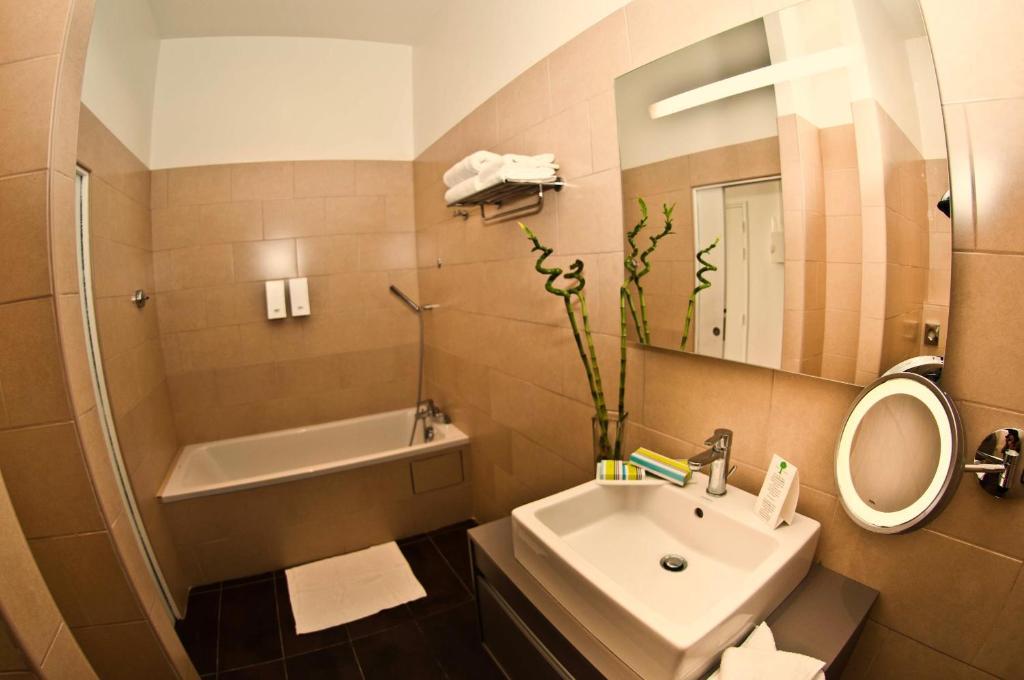 Music Hotel Marseille Room photo